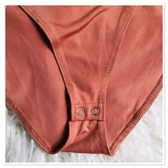 Forever 21 Sleeveless Bodysuit Top Salmon Color Cut Out Back High Neck Size S - Picture 6 of 8